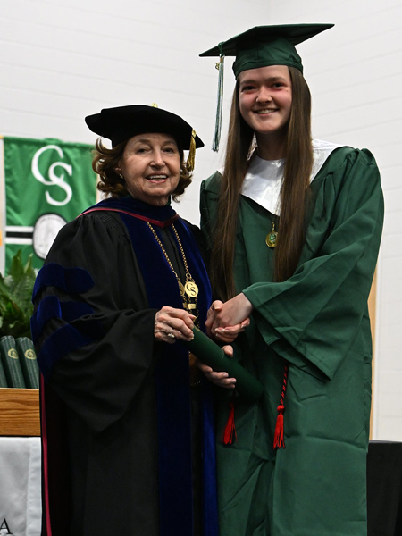 student shaking hands with president smith